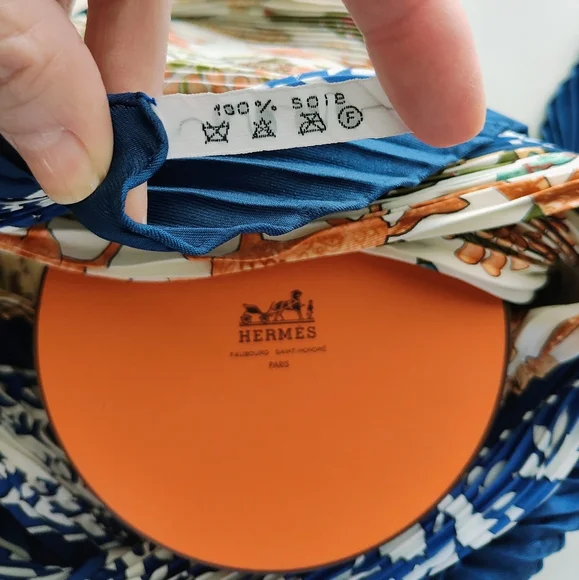 Hermès Early America Plissé 90 scarf With Box - Picture 15 of 17